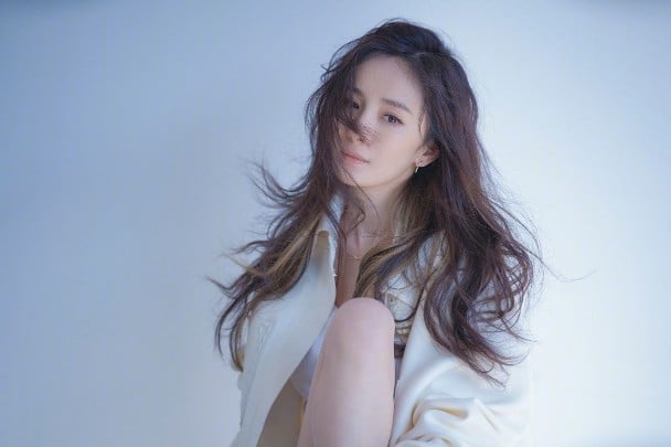 杨幂身价逾32亿 谈恋爱超霸气:看上我的钱更开心!