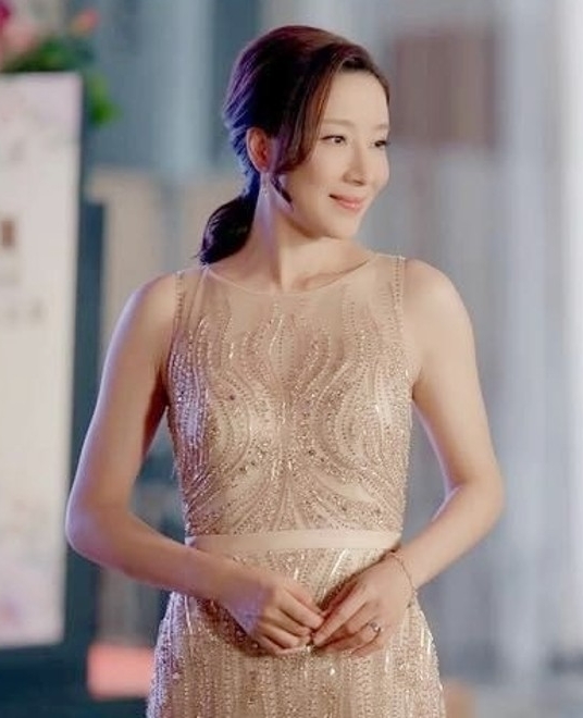 杨茜尧封肚当全职妈妈　 需喘口气想拍剧