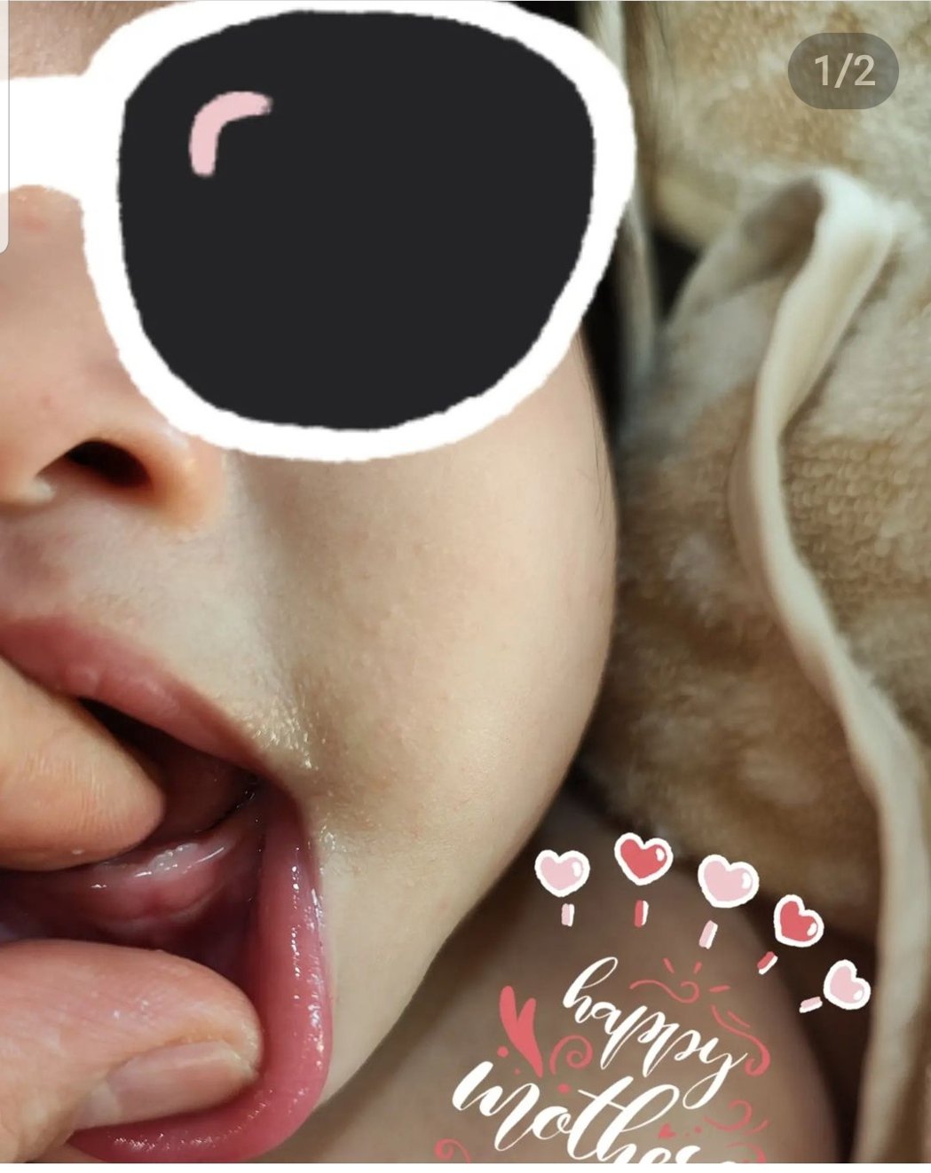 林依晨首曝女儿正脸照 小乳牙+嘴边肉萌翻天