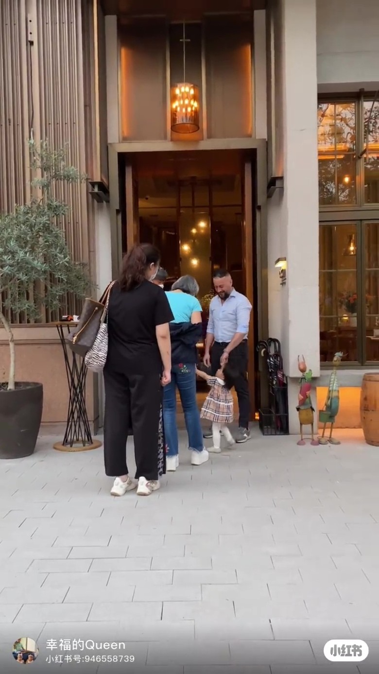 林子祥叶蒨文被野生捕获 夫妻真实互动曝光