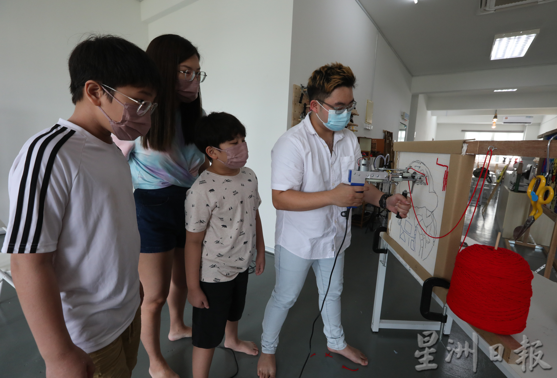 柔：【时尚记事簿】5月14日刊：Tufting体验风靡手作界，五彩缤纷的簇绒疗愈又解压