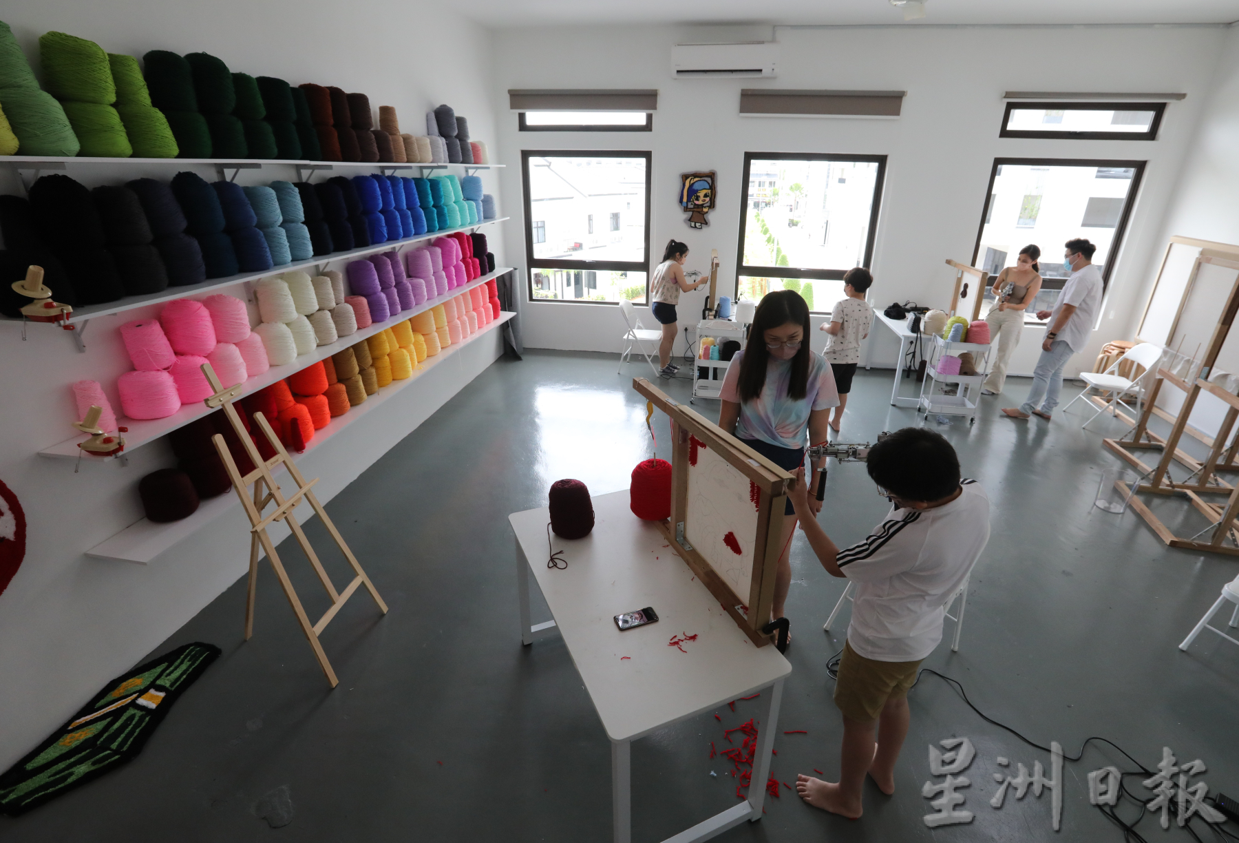 柔：【时尚记事簿】5月14日刊：Tufting体验风靡手作界，五彩缤纷的簇绒疗愈又解压