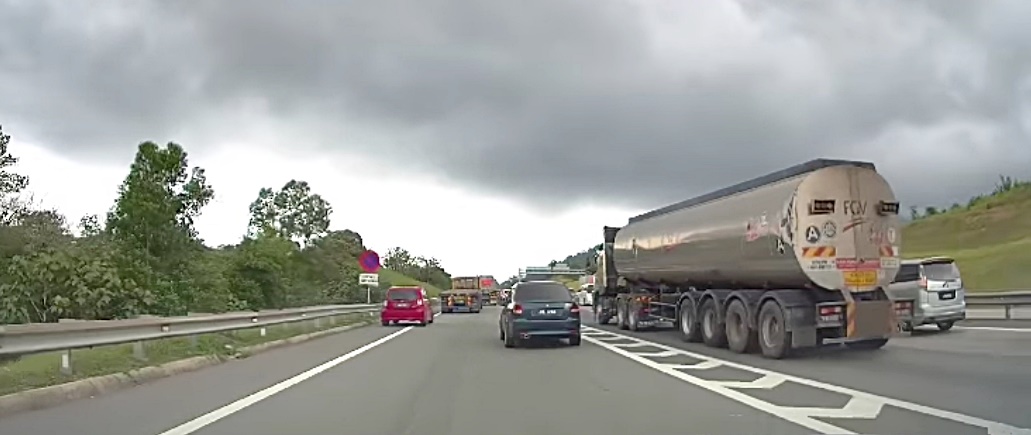 柔：为避车龙滥用紧急车道  罗里司机阻挡违规车 获赞 
