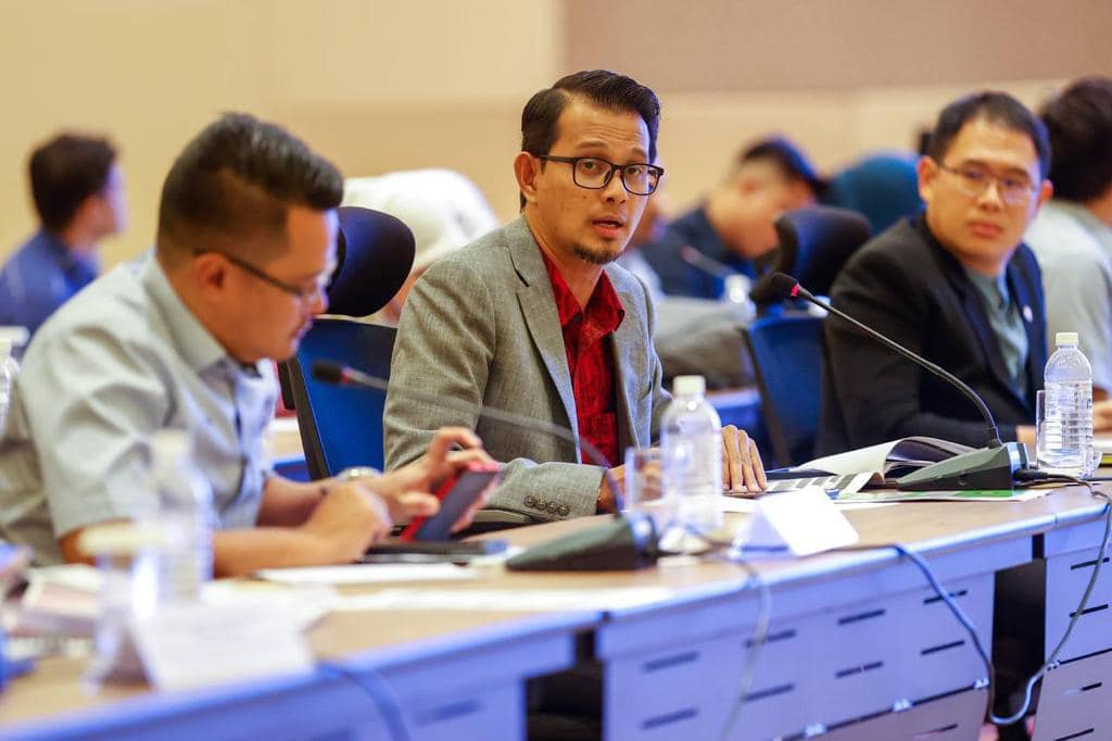 柔:实际了解民生问题 柔大臣:议员应下乡考察