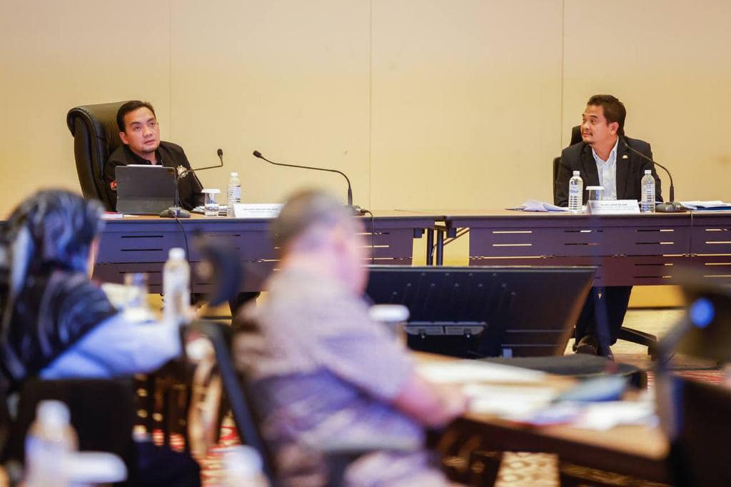 柔:实际了解民生问题 柔大臣:议员应下乡考察