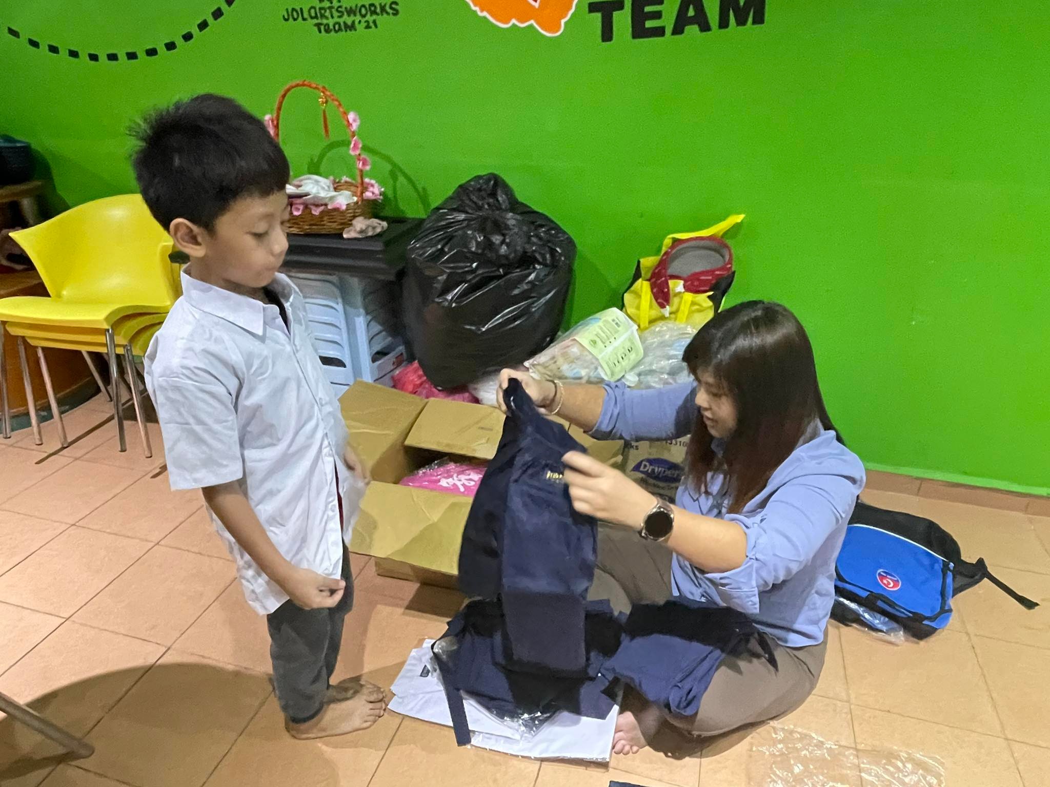 柔:新闻:友族小孩喜爱华语文,黄玉盈有意助其转华小求学