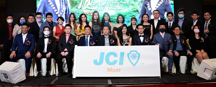 柔:新闻:麻青商就职与颁奖典礼暨慈善晚宴获150人参与,为儿童中心筹得4179令吉