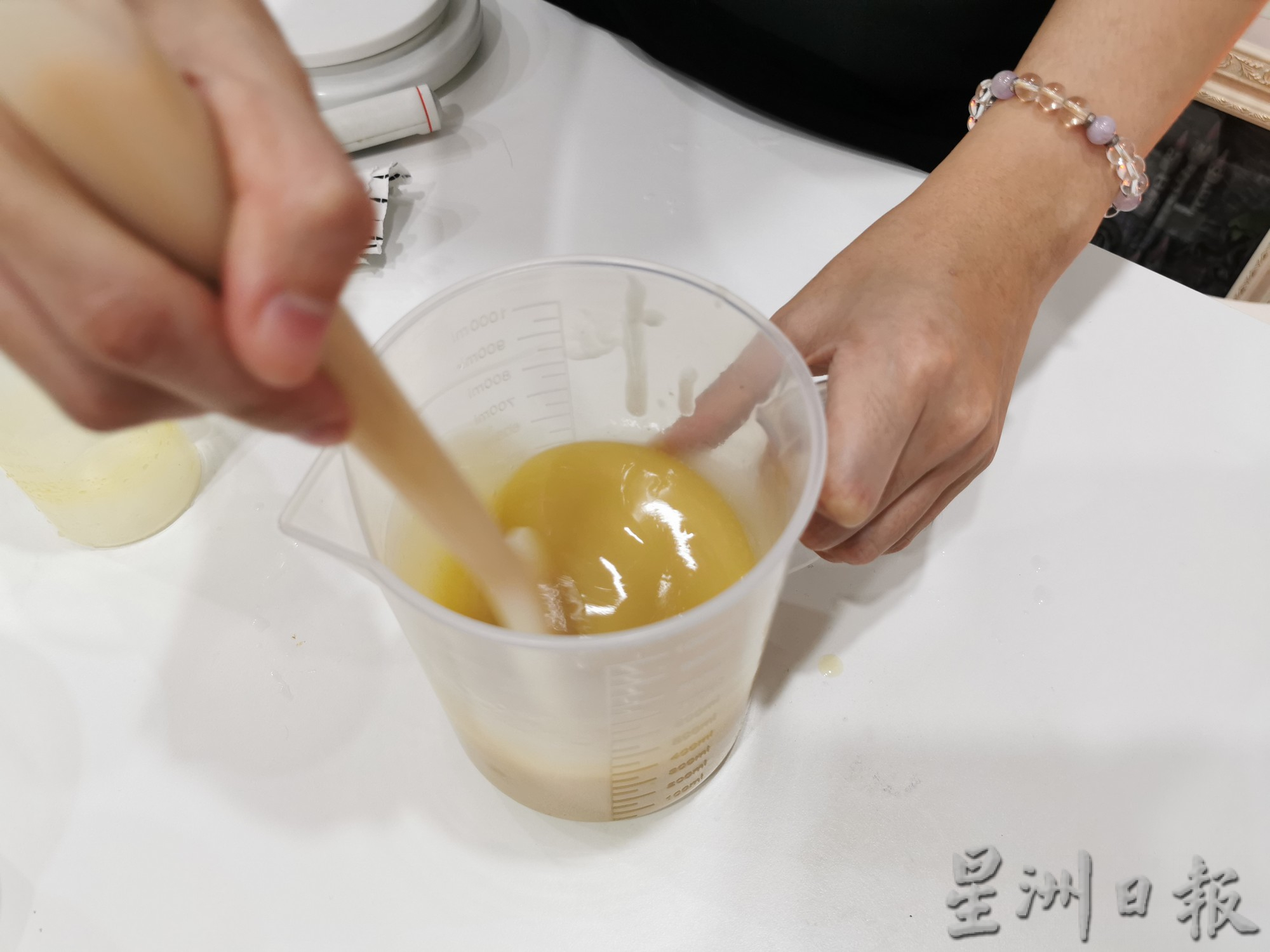柔：时尚记事簿（5月7日见报）：在家制作回锅油肥皂经济又环保