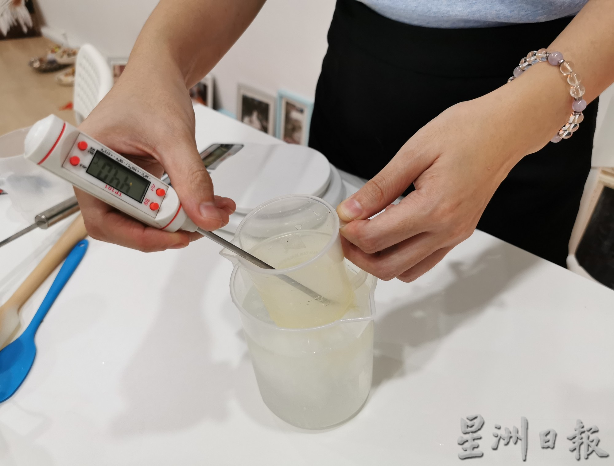 柔：时尚记事簿（5月7日见报）：在家制作回锅油肥皂经济又环保