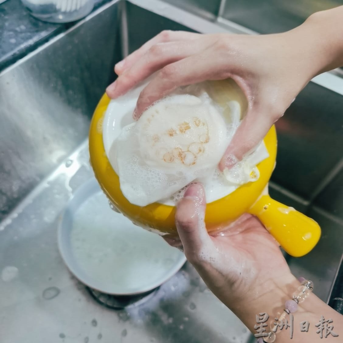 柔:时尚记事簿(5月7日见报):在家制作回锅油肥皂经济又环保