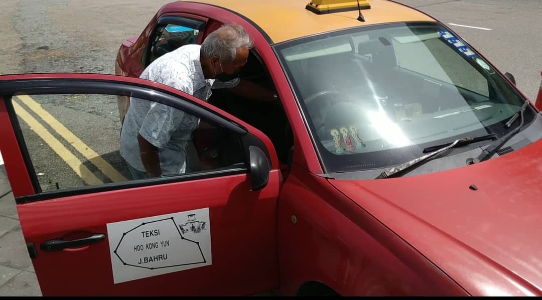 柔：第二版头条：假乘客真抢劫、小撮司机不按表乱开价；司机忧虑德士业前景