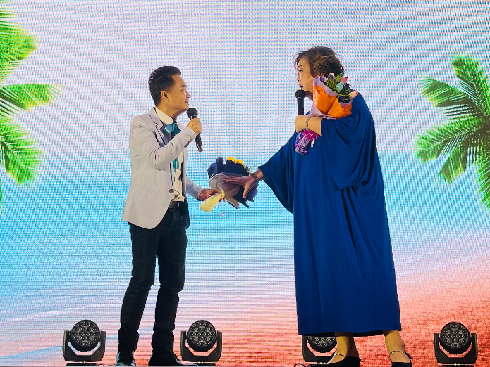 欧俪雯黄晓凤为慈善唱 疫情后重登舞台直呼过瘾