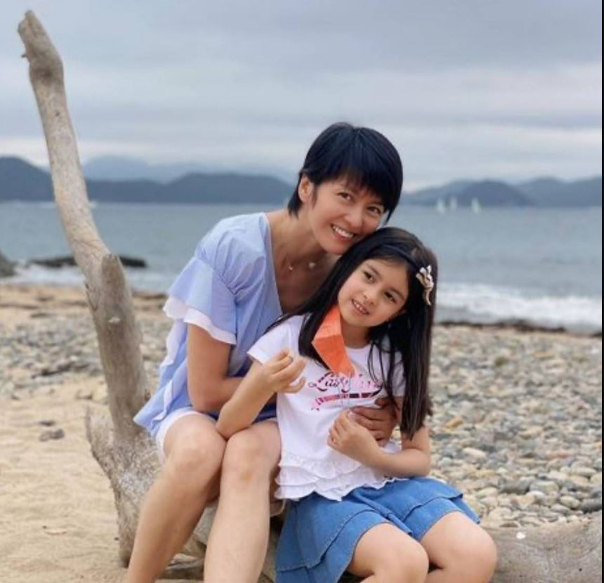 母亲节女儿做爱心早餐 梁咏琪望不会太难吃