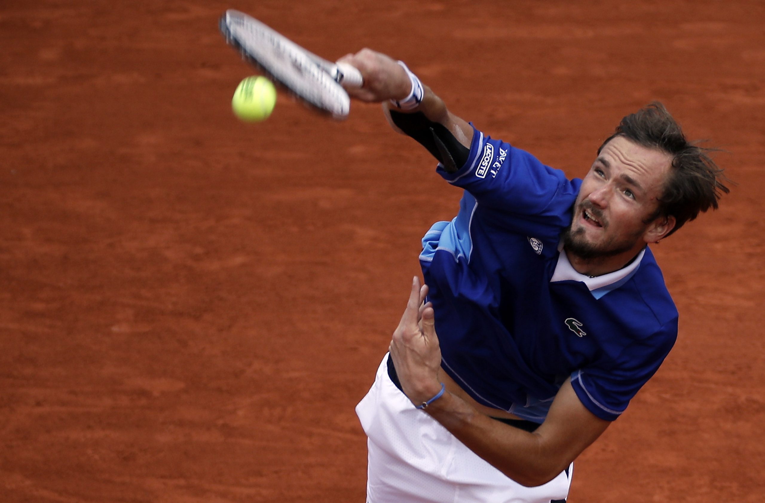 法网|力挫科内首闯16强 郑钦文(金花绽放)