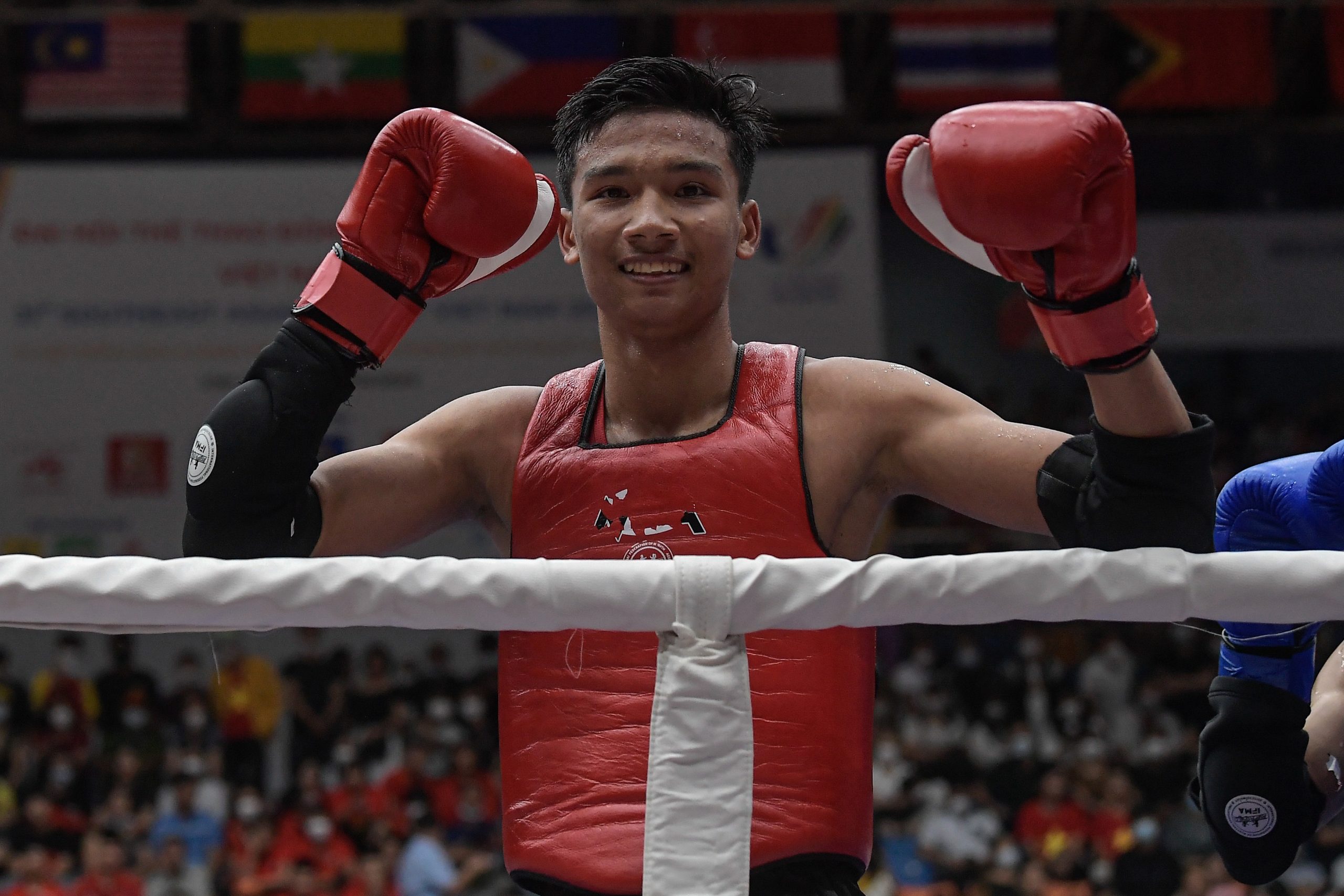 父亲鼓励让无形压力消失 阿末诺伊曼首秀即凯旋