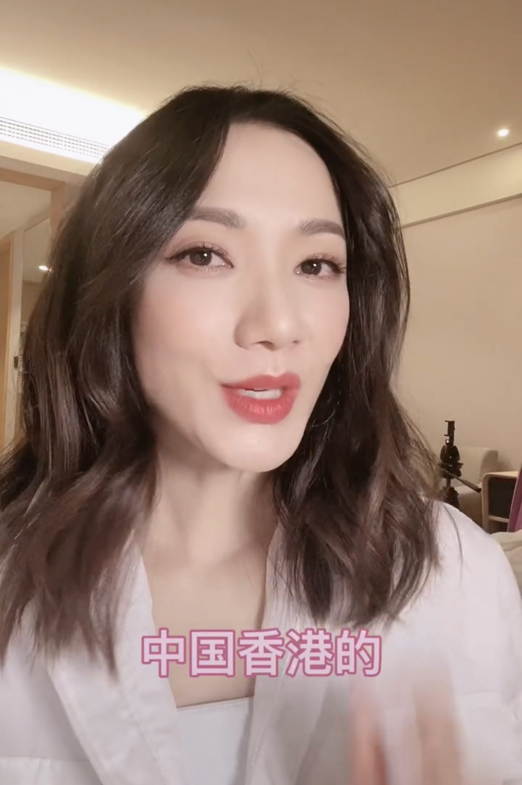 王君馨拍视频喊:我是中国香港 网酸满满求生欲