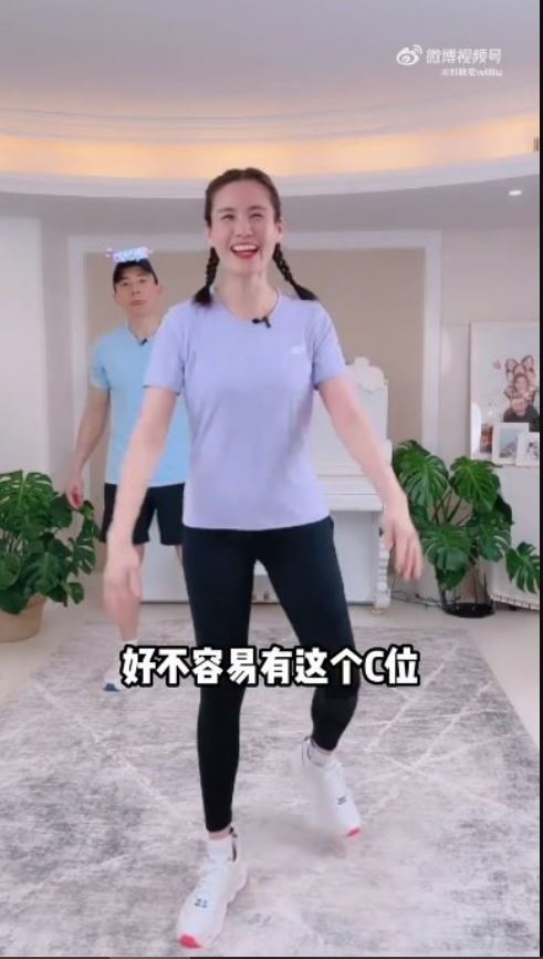 王婉霏健身前“肥胖大妈照”曝光 生完3胎被刘畊宏锻链从大V变小v