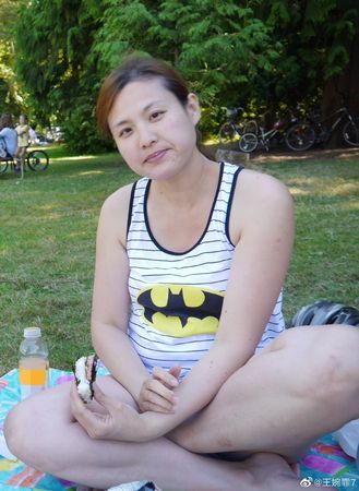 王婉霏健身前“肥胖大妈照”曝光 生完3胎被刘畊宏锻链从大V变小v