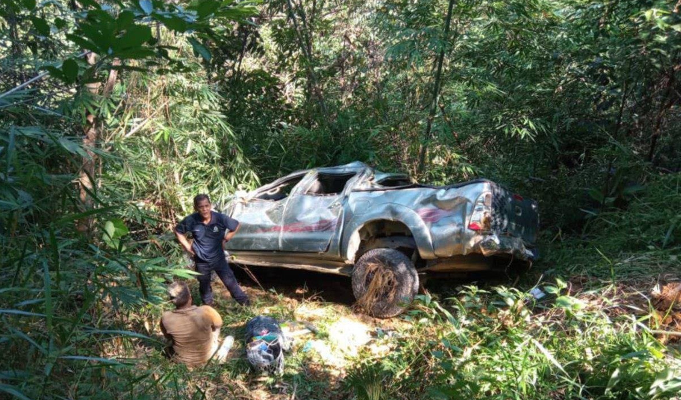 甘榜索谷林地工人乘坐 四驱车坠山谷3伤