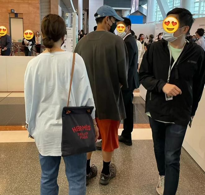 甩隔离走钟形象 彭于晏男神样回归逛画展