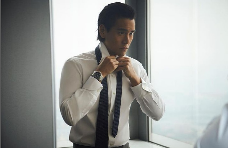 甩隔离走钟形象 彭于晏男神样回归逛画展