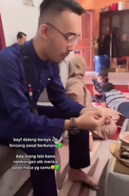 男友和另亲友同日上门提亲 女子一家好尴尬!