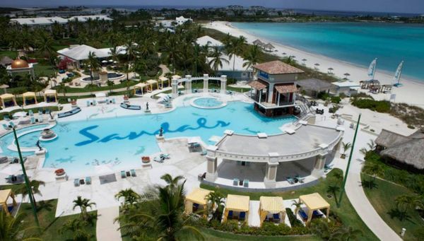 看世界/醒来发现夫暴毙人妻无法动弹 渡假村离奇3死他爆料:空调有毒!