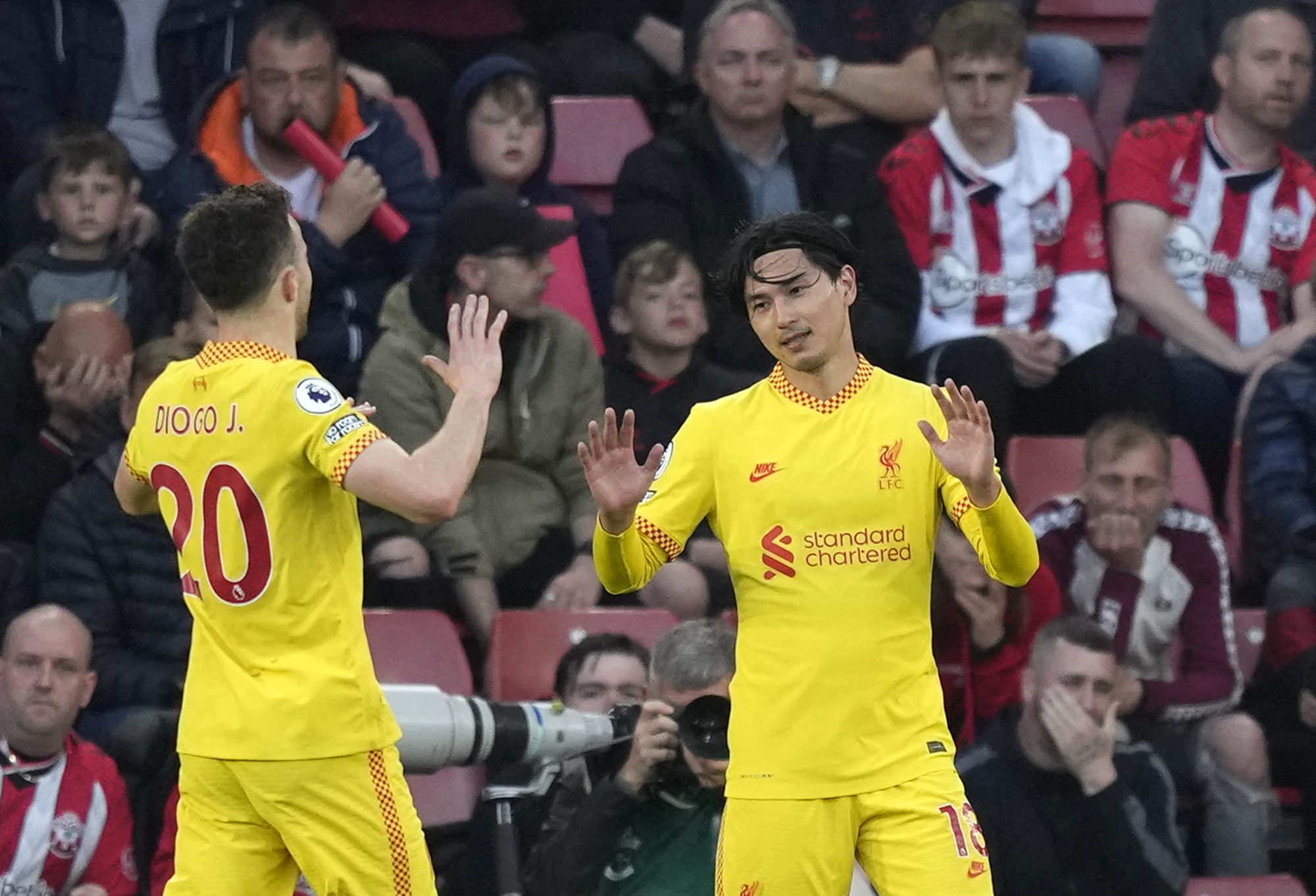 红军逆袭圣战士  英超末轮决出冠军