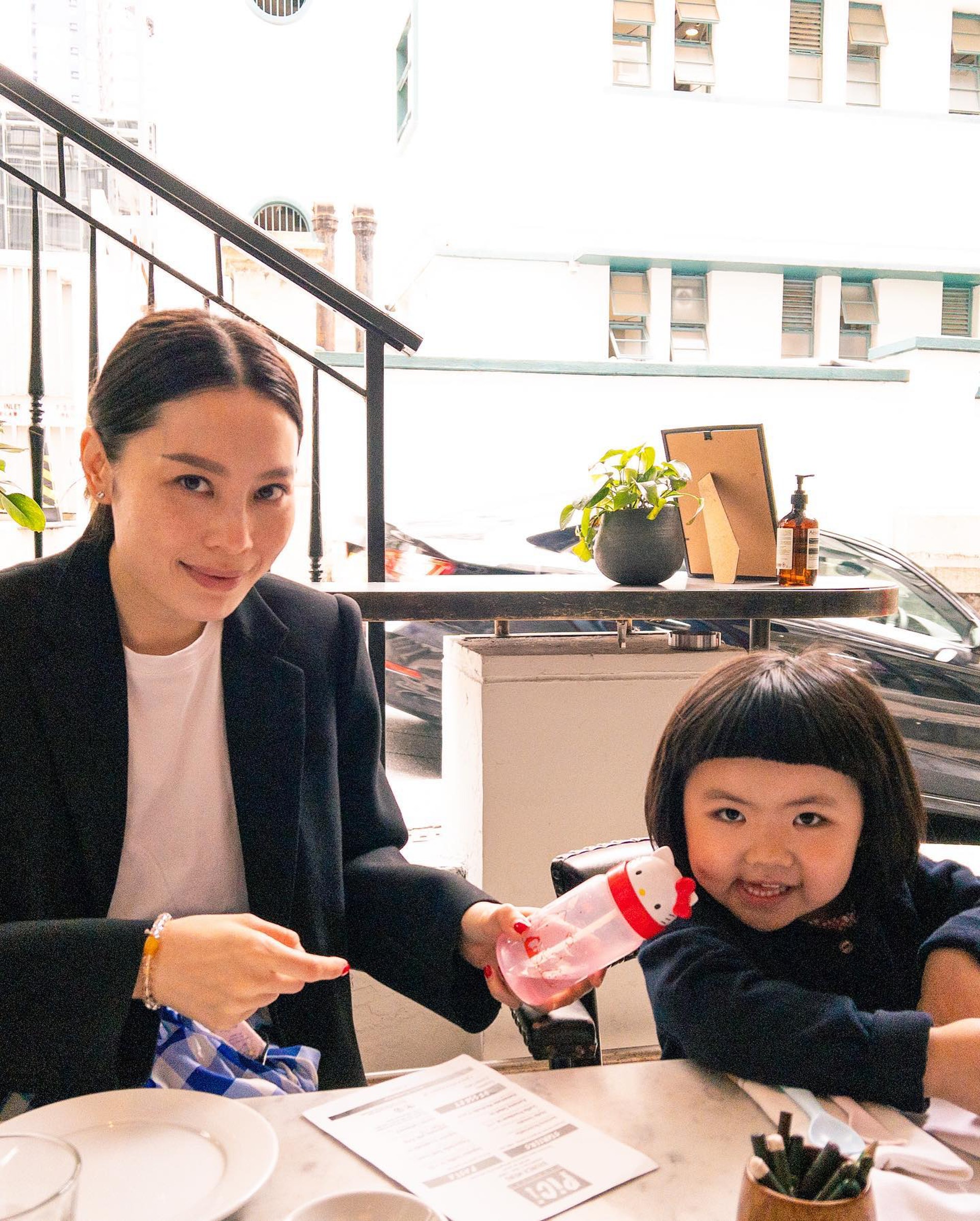  网批把Lucy李元元当摇钱树　李璨琛太太高EQ回应	