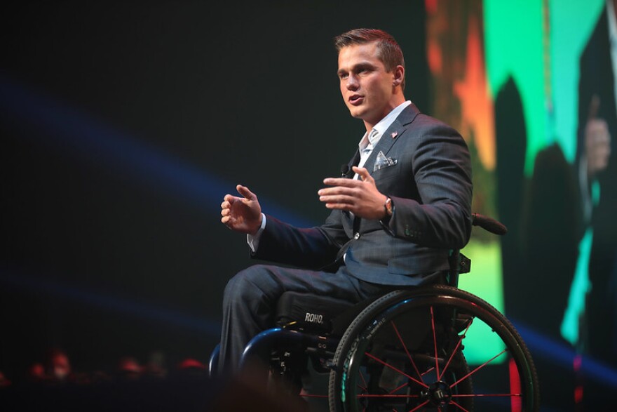 美国最幼齿明星议员滚床裸片外流 曾是励志偶像又被封小特朗普