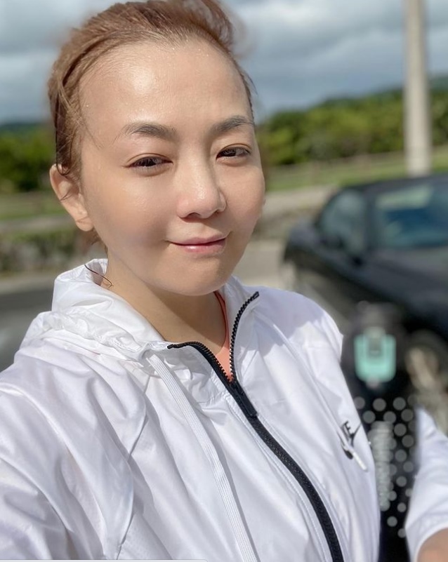 老公瞒家暴离过婚有3子  华原朋美：像笨蛋被骗婚！