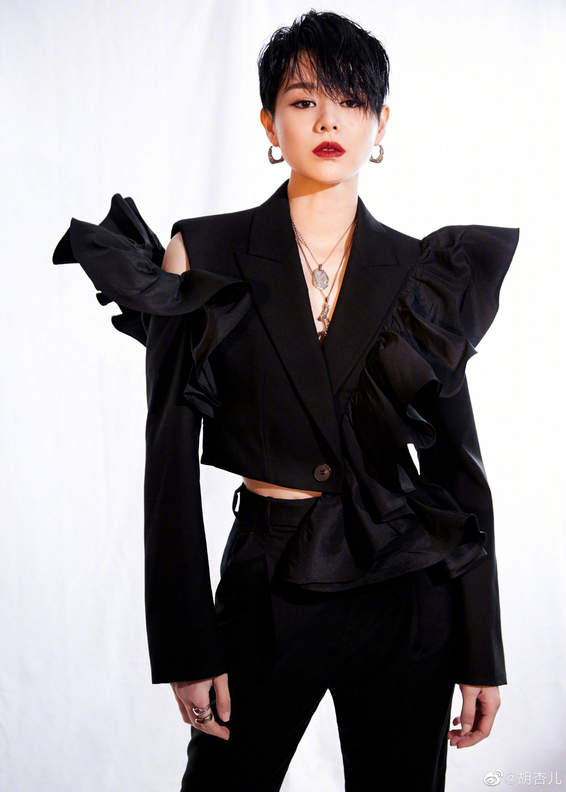 胡杏儿巧遇伯乐叶倩文 激动喊:没你就没今日的我