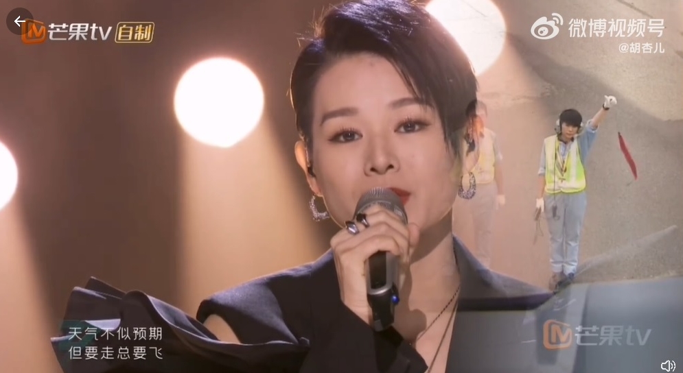 胡杏儿巧遇伯乐叶倩文 激动喊:没你就没今日的我