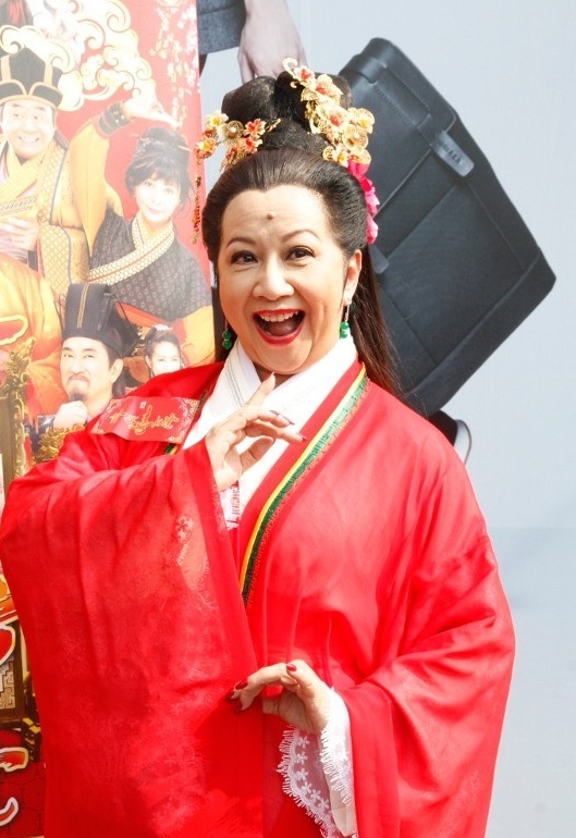 致敬《皆大欢喜》？  薛家燕贺岁剧斗气3媳妇