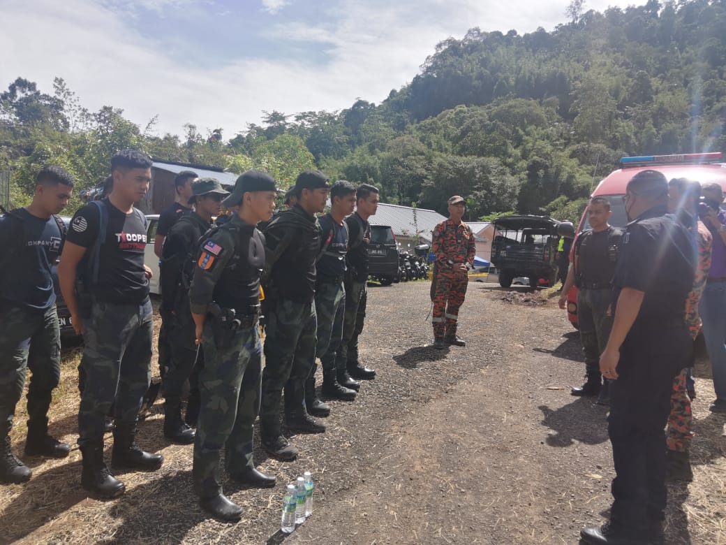 苏古山2女失踪|霹消拯局:根据气味及苍蝇 兵分2路搜寻