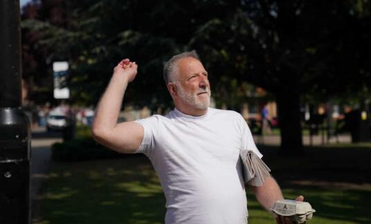 英媒:“铁娘子”撒切尔夫人雕像在家乡低调揭幕,落成不久就被扔鸡蛋