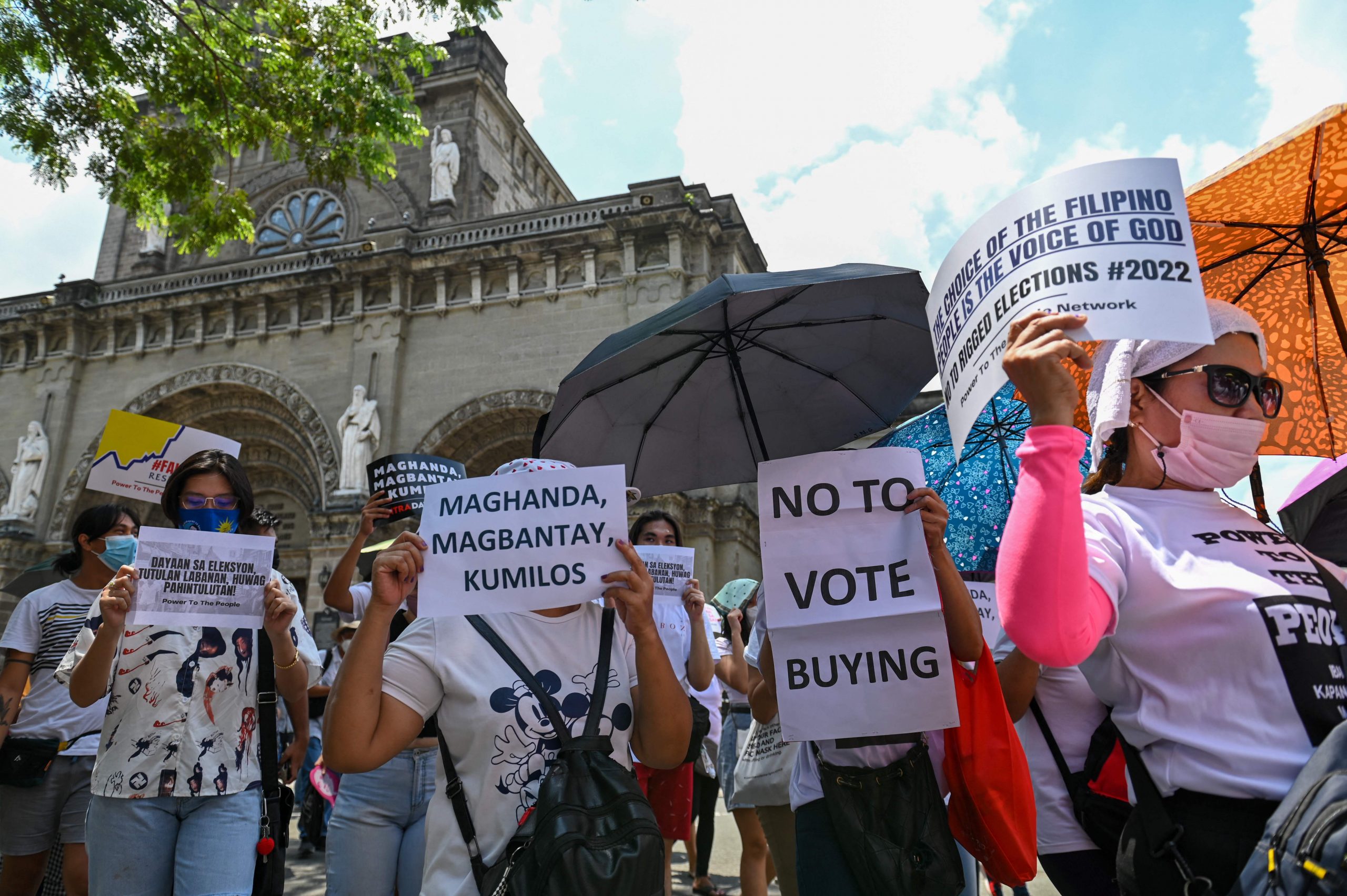菲竞选活动现肮脏伎俩  民调：小马可斯有望大胜 