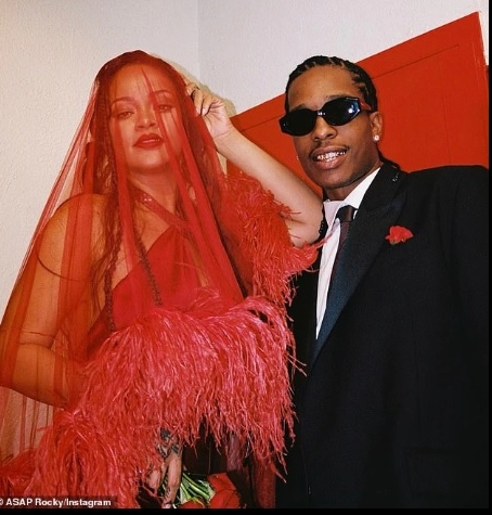 蕾哈娜上周低调生子 传与A$AP Rocky秘婚