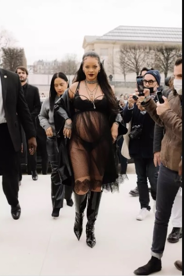 蕾哈娜上周低调生子 传与A$AP Rocky秘婚