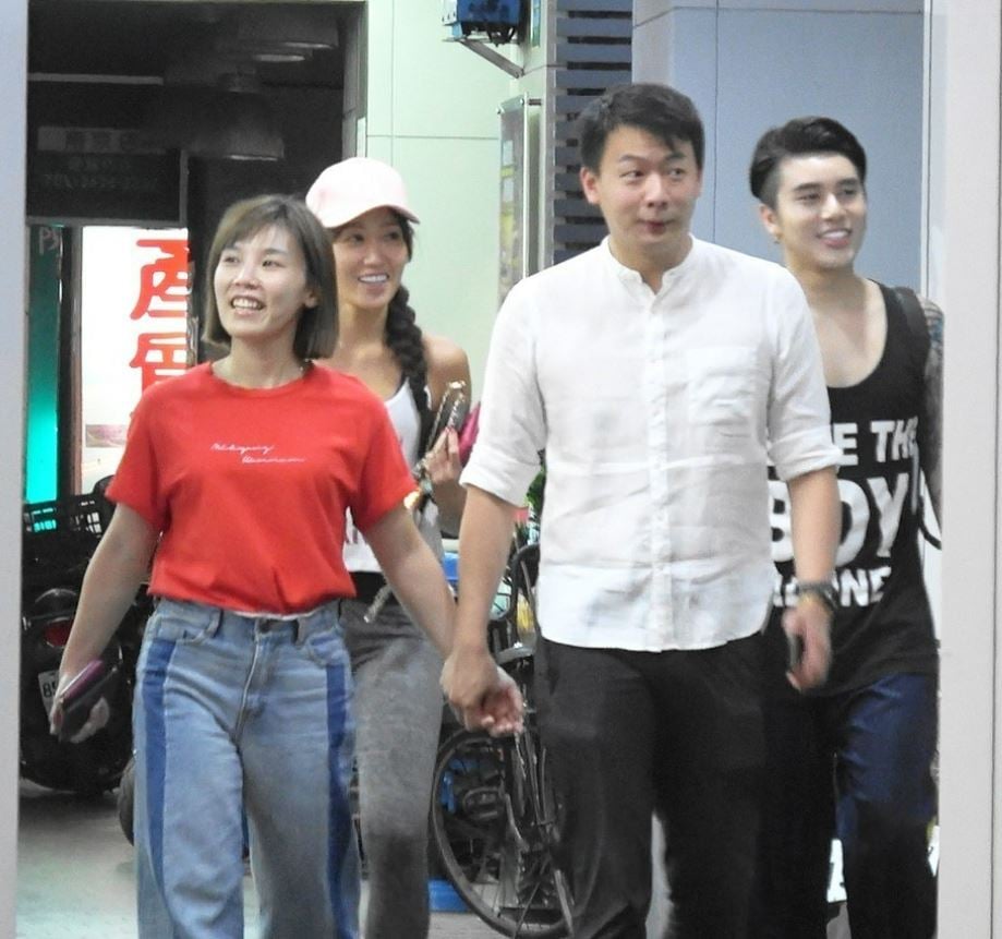 被曝秘婚小5岁男友半年 李佳薇哭笑不得：我未婚