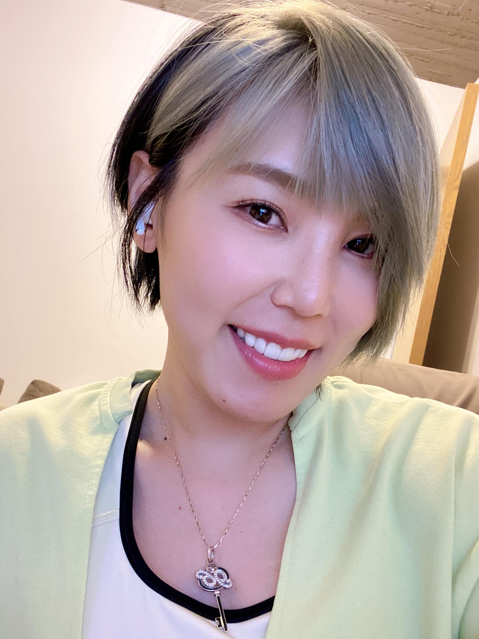 被曝秘婚小5岁男友半年 李佳薇哭笑不得:我未婚