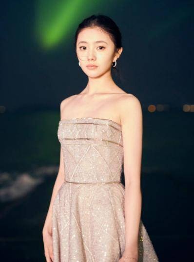 被爆520表白刘浩存  易烊千玺粉丝炸锅