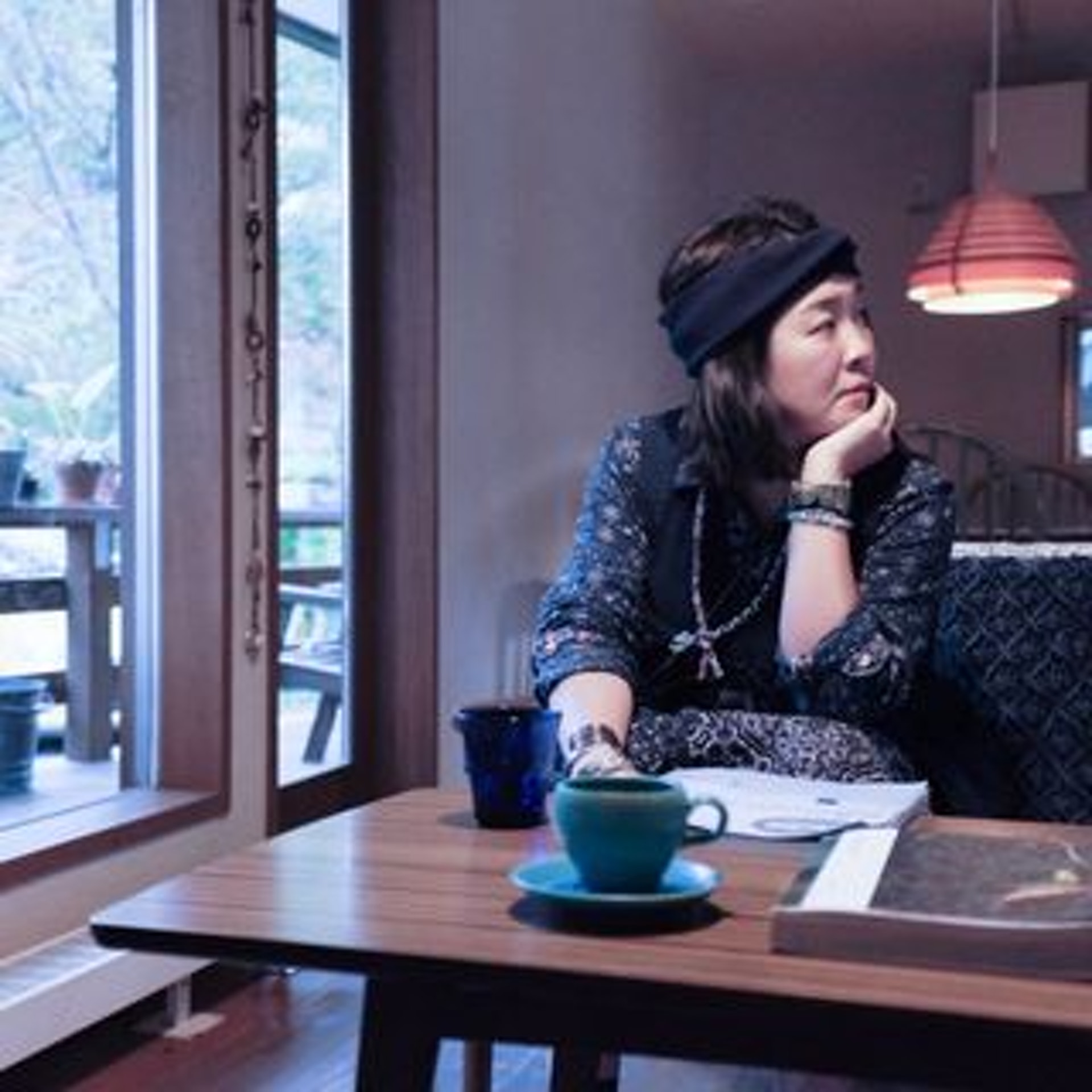 许廷铿甩断背情 女助手情侣颈绳泄蜜