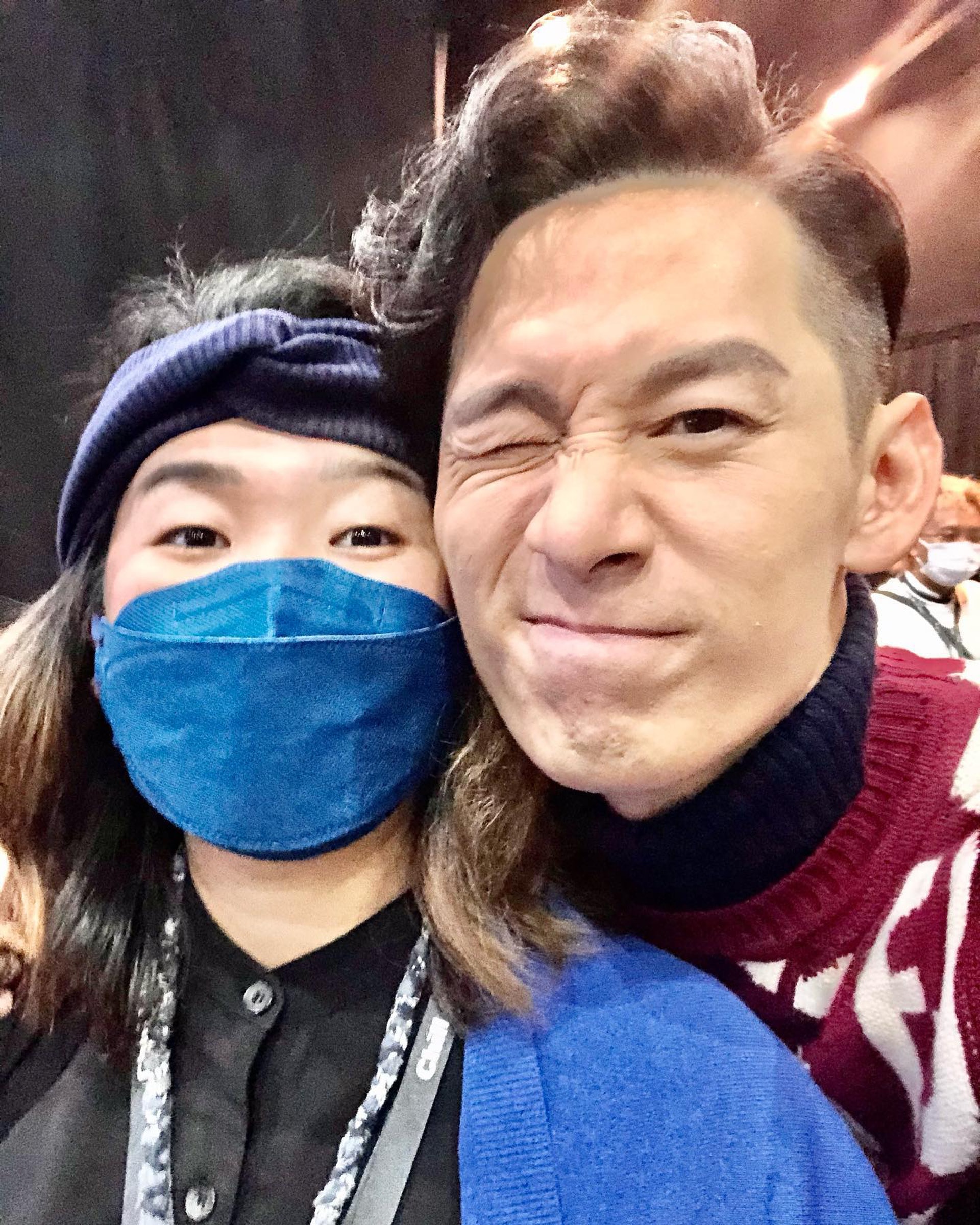 许廷铿甩断背情 女助手情侣颈绳泄蜜