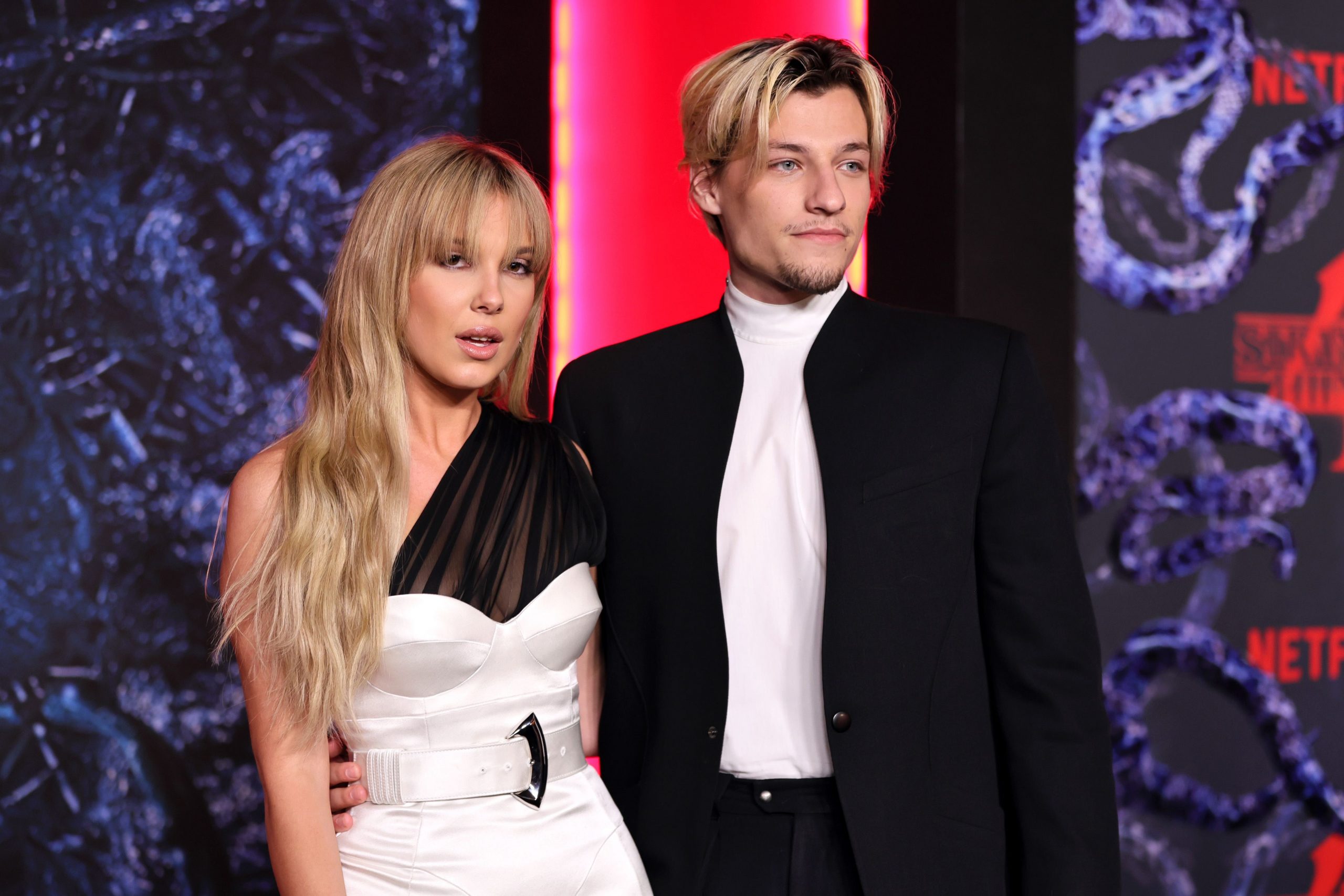 造型师太重手？ 18岁米莉波比布朗惊变大妈