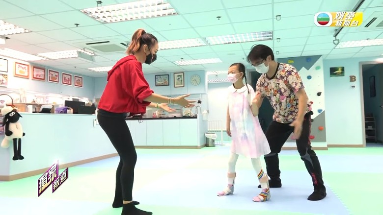 锺丽淇母亲节心愿 盼11岁女儿叫一声妈妈