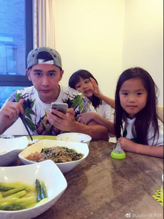 锺丽缇二女不满被指割双眼皮 拍影片大骂网民:你脑子有点问题