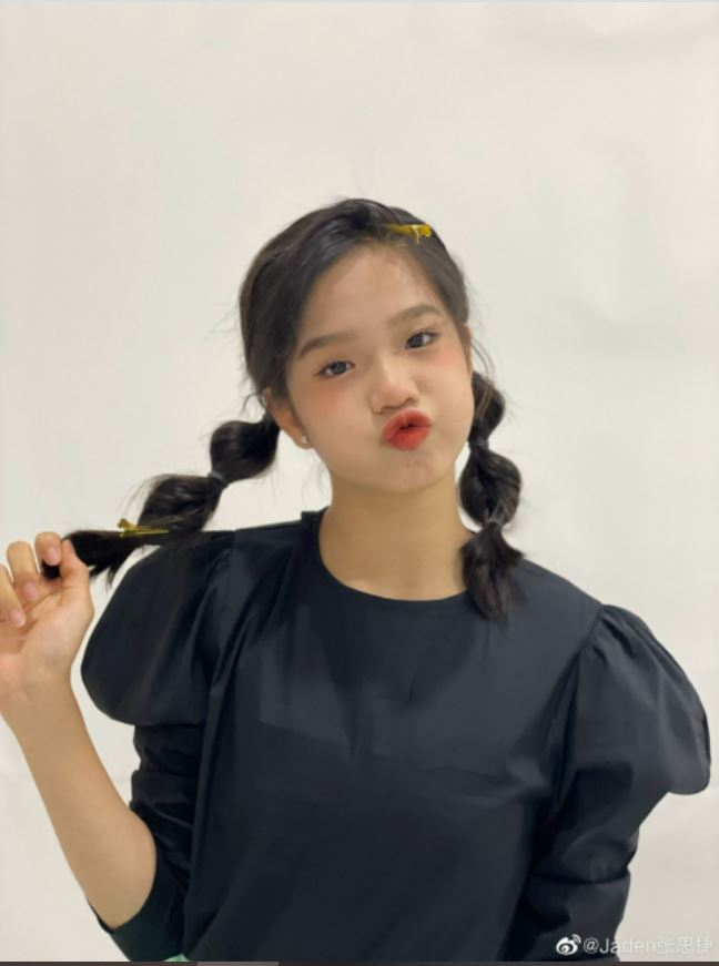 锺丽缇二女不满被指割双眼皮 拍影片大骂网民:你脑子有点问题