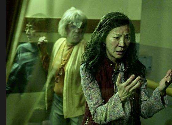 陈头头/《Everything Everywhere All at Once》让你妈妈摇一下