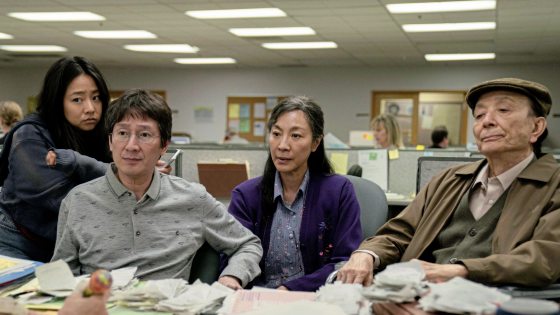 陈头头/《Everything Everywhere All at Once》让你妈妈摇一下